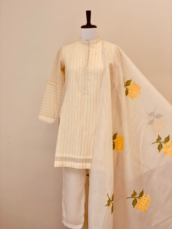 White Short Kurta with floral motifs Dupatta